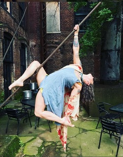 Danielle Colby feet photo thumbnail