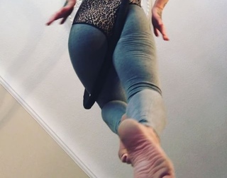 Danielle Colby feet photo thumbnail