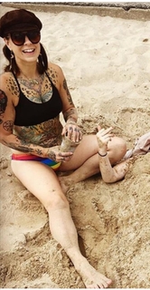Danielle Colby feet photo thumbnail