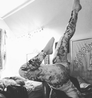 Danielle Colby feet photo thumbnail