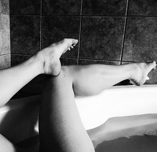 Danielle Colby feet photo thumbnail
