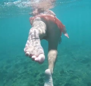 Danielle Colby feet photo thumbnail