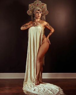 Danielle Colby feet photo thumbnail