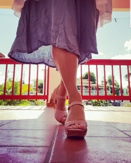 Danielle Colby feet photo thumbnail