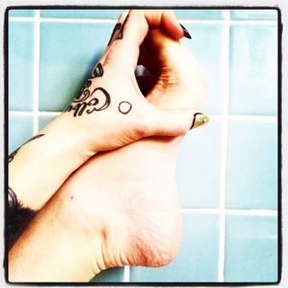 Danielle Colby feet photo thumbnail