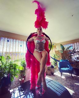 Danielle Colby feet photo thumbnail