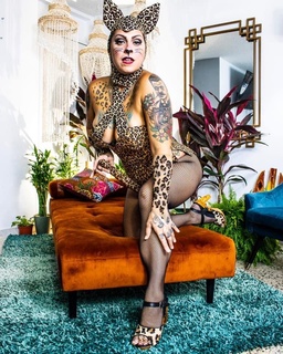 Danielle Colby feet photo thumbnail
