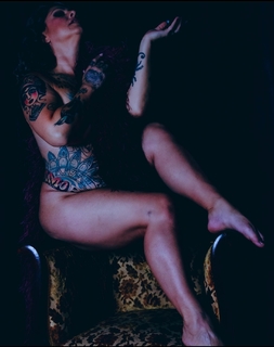 Danielle Colby feet photo thumbnail