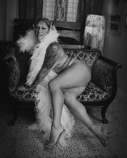 Danielle Colby feet photo thumbnail