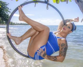 Danielle Colby feet photo thumbnail