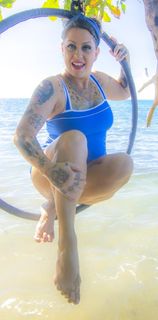 Danielle Colby feet photo thumbnail