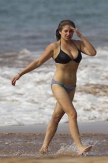 Danielle Fishel feet photo thumbnail