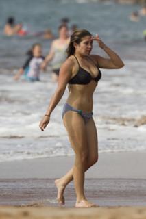 Danielle Fishel feet photo thumbnail