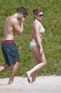 Danielle Fishel feet photo thumbnail