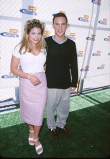 Danielle Fishel feet photo thumbnail