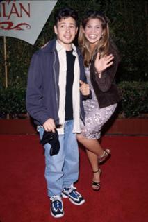 Danielle Fishel feet photo thumbnail