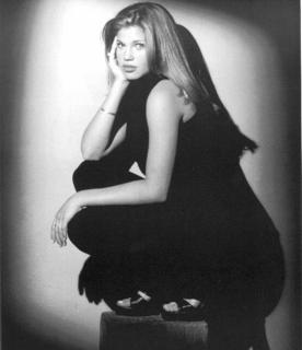 Danielle Fishel feet photo thumbnail
