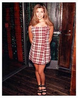 Danielle Fishel feet photo thumbnail