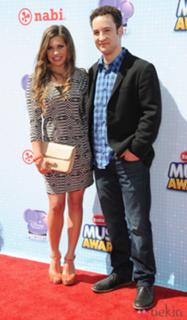 Danielle Fishel feet photo thumbnail