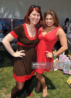 Danielle Fishel feet photo thumbnail