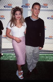 Danielle Fishel feet photo thumbnail