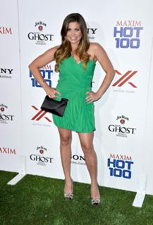 Danielle Fishel feet photo thumbnail