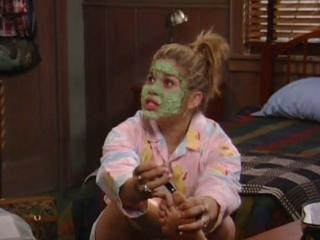 Danielle Fishel feet photo thumbnail