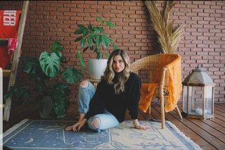 Danielle Fishel feet photo thumbnail