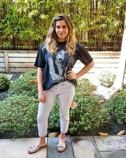 Danielle Fishel feet photo thumbnail