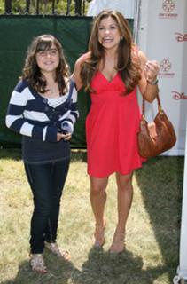 Danielle Fishel feet photo thumbnail
