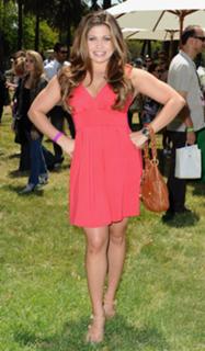 Danielle Fishel feet photo thumbnail