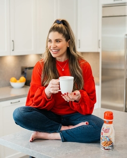 Danielle Fishel feet photo thumbnail