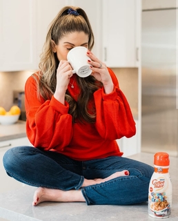 Danielle Fishel feet photo thumbnail