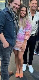 Danielle Fishel feet photo thumbnail