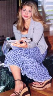 Danielle Fishel feet photo thumbnail