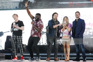 Danielle Fishel feet photo thumbnail