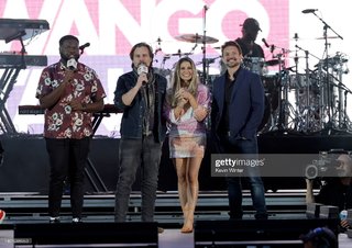 Danielle Fishel feet photo thumbnail