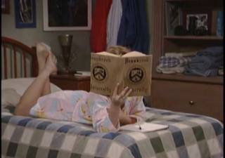 Danielle Fishel feet photo thumbnail