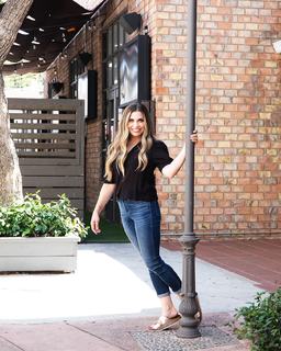 Danielle Fishel feet photo thumbnail