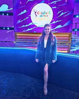 Danielle Fishel feet photo thumbnail