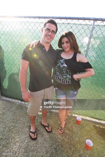 Danielle Fishel feet photo thumbnail