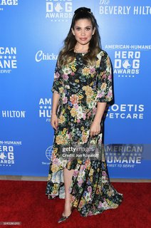 Danielle Fishel feet photo thumbnail