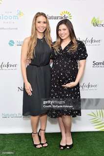 Danielle Fishel feet photo thumbnail