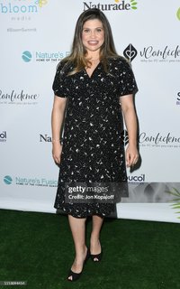 Danielle Fishel feet photo thumbnail