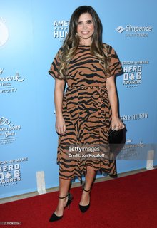 Danielle Fishel feet photo thumbnail