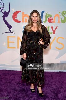 Danielle Fishel feet photo thumbnail