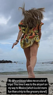 Danielle Fishel feet photo thumbnail