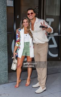 Danielle Fishel feet photo thumbnail