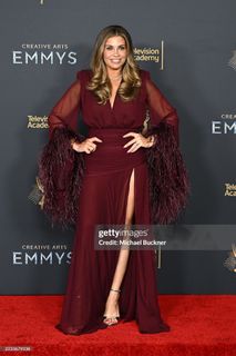 Danielle Fishel feet photo thumbnail