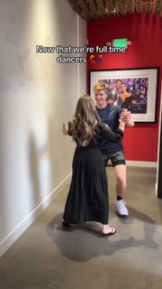 Danielle Fishel feet photo thumbnail